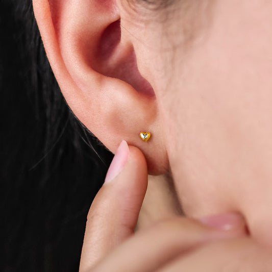 Oreja con topito en forma de corazón SS en oro amarillo de 18k hecho en Joyería Caracas.