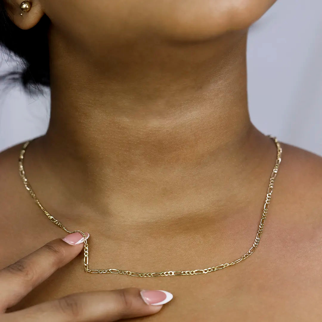 Cuello de mujer con cadena en tejido cubano 3x1 de 50 cm en oro amarillo de 18 quilates, hechos en Joyería Caracas. 