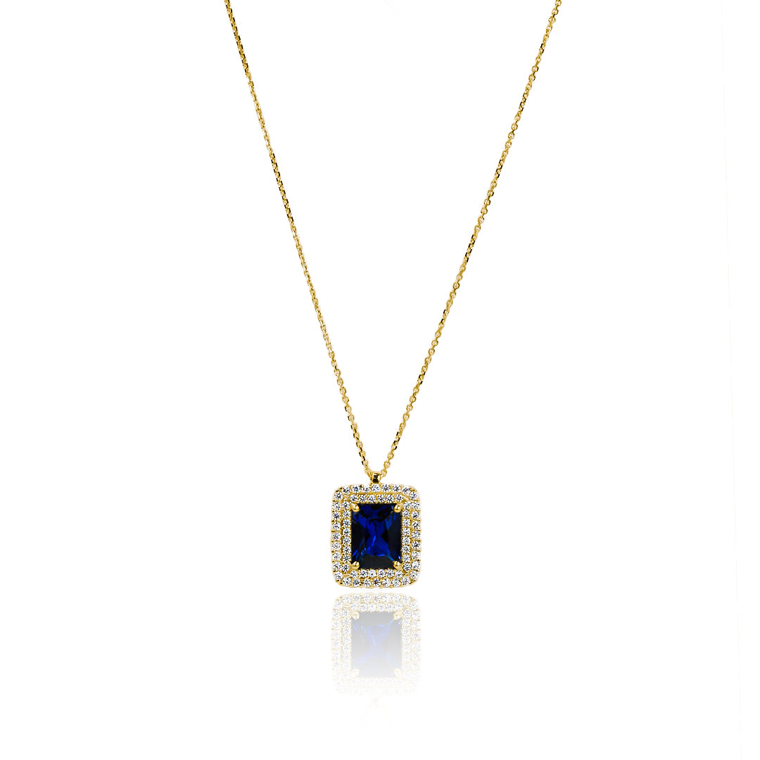 La gargantilla Blue lady rectangle es una pieza exclusiva de Joyería Caracas, hecha en oro 18K con garantía de por vida. Su geometría y elegancia encajarán perfectamente con tu estilo de vida de lujo. Una inversión atemporal para toda la vida.