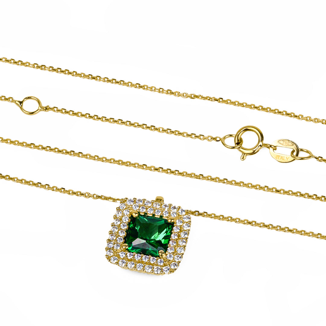 Descubre la elegancia y exclusividad con nuestra Gargantilla Green lady square. Confeccionada con Oro 18K de la más alta calidad y un diseño único de Joyería Caracas, esta gargantilla no solo te brindará un accesorio de lujo, sino también una garantía para toda la vida. Haz una declaración de estilo con nuestra pieza de arte.