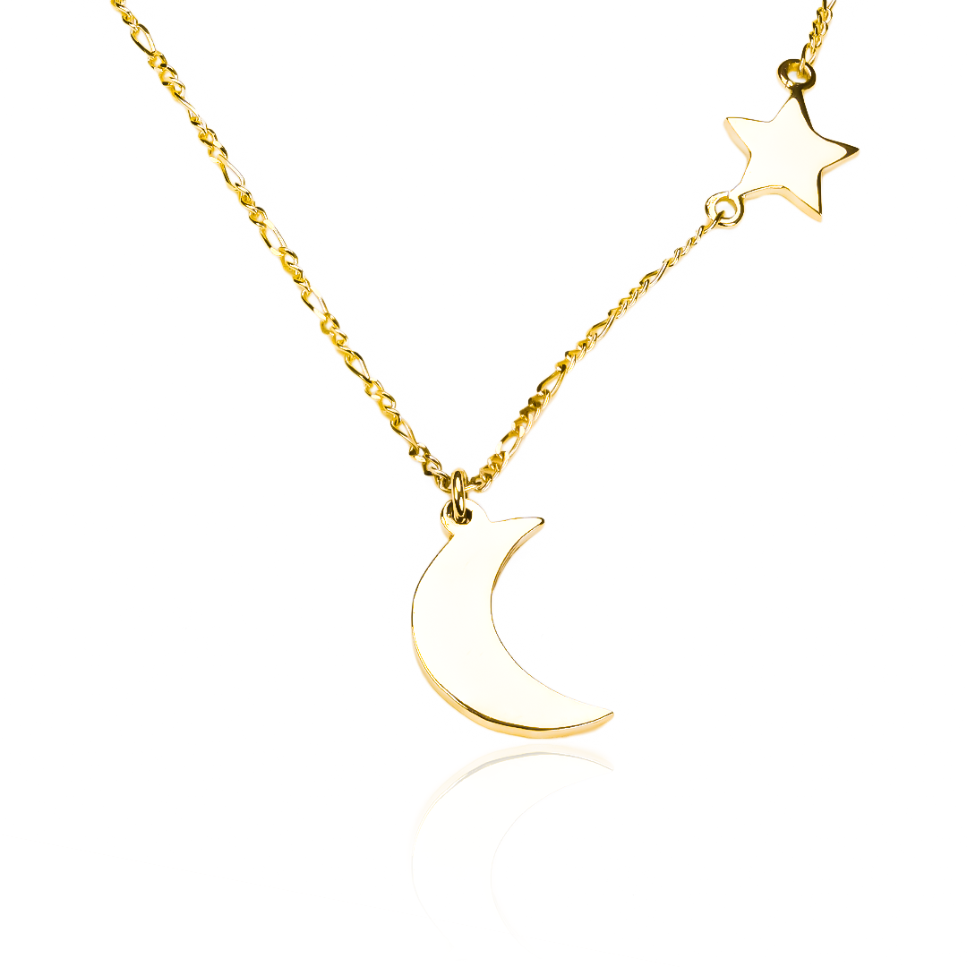 Esta elegante gargantilla con diseño de luna y estrella está hecha en oro 18K por Joyería Caracas. Además de su belleza y sofisticación, viene con una garantía para toda la vida, brindando la seguridad de una joya de alta calidad que se mantendrá intacta para siempre.