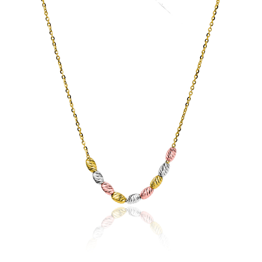 Luce elegancia y exclusividad con nuestra Gargantilla Ovals Tricolor, elaborada en Oro 18K por Joyería Caracas. Con un diseño único y garantía para toda la vida, esta pieza se convertirá en una verdadera obra de arte en tu colección de joyas.