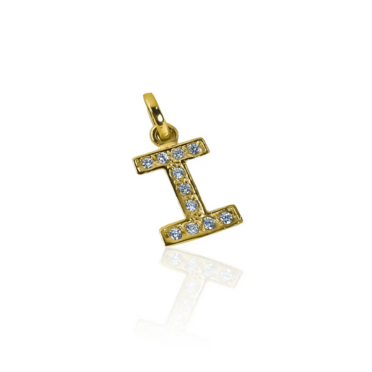 Dije de letra I de cristal JT en oro 18K de Joyería Caracas es una pieza de lujo exclusiva, cuenta con una garantía para toda la vida.