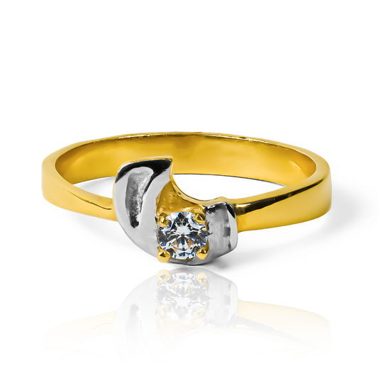 Anillo de compromiso onda bicolor es el símbolo perfecto del amor eterno. Diseñado con la elegancia y calidad insuperables de Joyería Caracas, está hecho de oro 18 k y viene con un certificado de calidad y garantía para toda la vida.