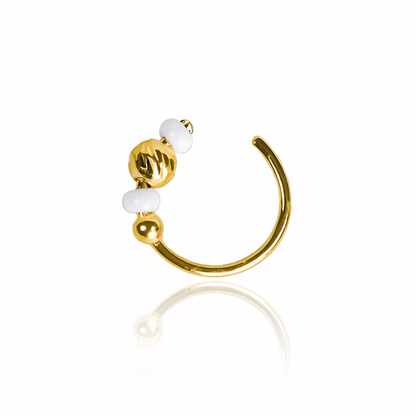 Elegante y exclusivo piercing Bola Facetada pasante de oro 18K de Joyería Caracas. Su diseño facetado realza su belleza y durabilidad, con garantía de por vida. Completa tu estilo con esta pieza de lujo.