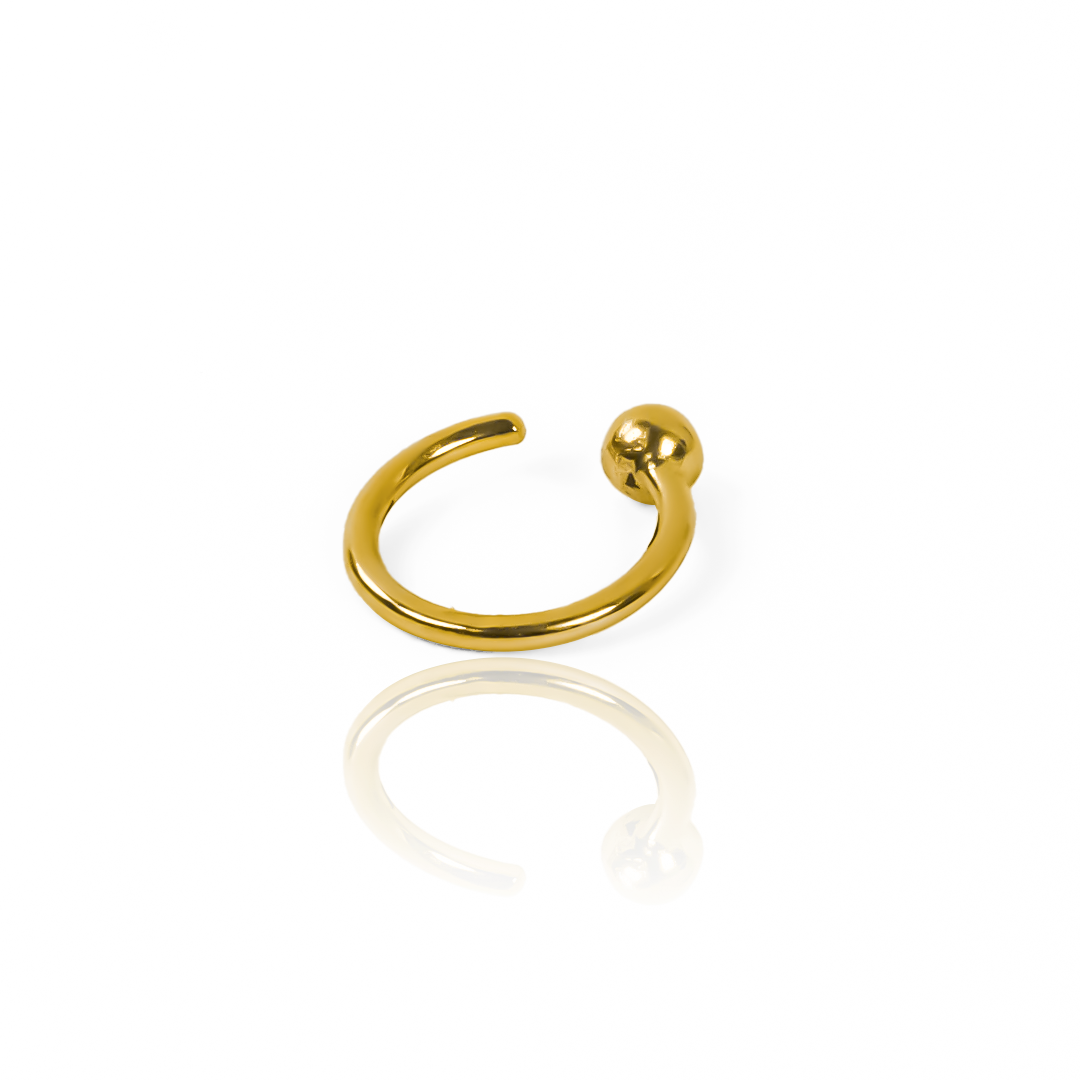 Eleva tu estilo con nuestro exclusivo piercing de bola lisa en oro 18K de Joyería Caracas. Embelleze tu apariencia con este accesorio de lujo, que además cuenta con garantía de por vida. Una adquisición refinada que te acompaña para siempre.