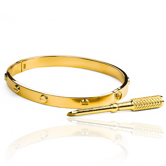 La pulsera Aro Cartier es una elegante pieza de oro 18K de la prestigiosa joyería Caracas. Con su diseño exclusivo y su garantía de por vida, es una inversión que trascenderá generaciones. Disfrute de la durabilidad y el lujo de esta pulsera aro que añadirá un toque de sofisticación a su colección.