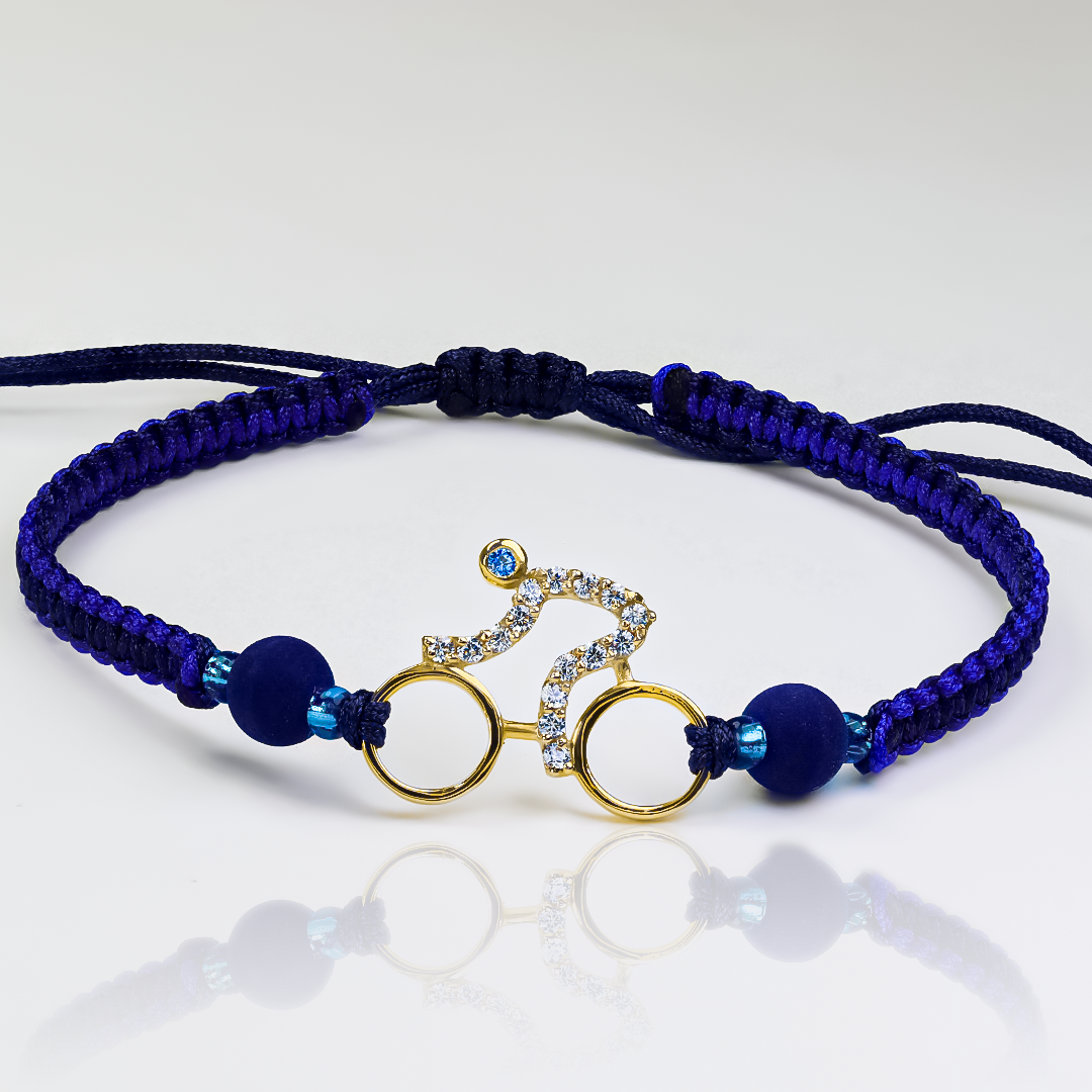 Refleje su estilo elegante con nuestra Pulsera Bici de cristales bañados en Oro 18K. La joyería artesanal de Caracas le garantiza una vida de lujo y sofisticación. Una verdadera joya para toda la vida.