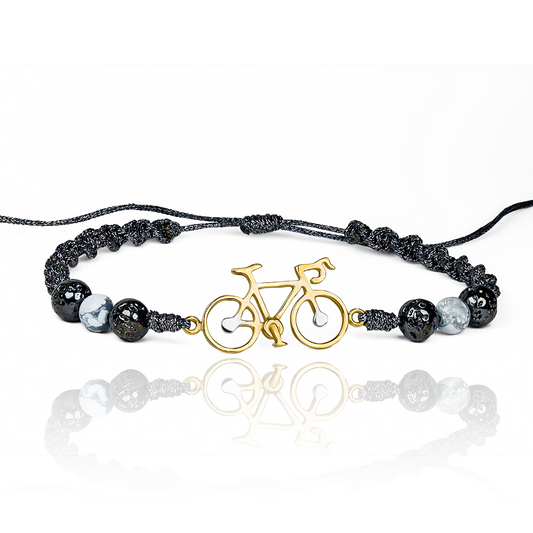 Pulsera Bike JT, la esencia del lujo y la elegancia en tus manos. Fabricada en oro 18K por Joyería Caracas, esta pulsera es una verdadera obra de arte que te acompañará de por vida. Una garantía de exclusividad y sofisticación en cada movimiento de tu muñeca.