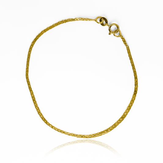 Esta elegante pulsera Bismarck SS 19 es la perfecta combinación de lujo y durabilidad. Hecha de oro 18K, esta pieza de Joyería Caracas se convertirá en un clásico en tu colección. Con garantía para toda la vida, es la inversión perfecta en elegancia y calidad.