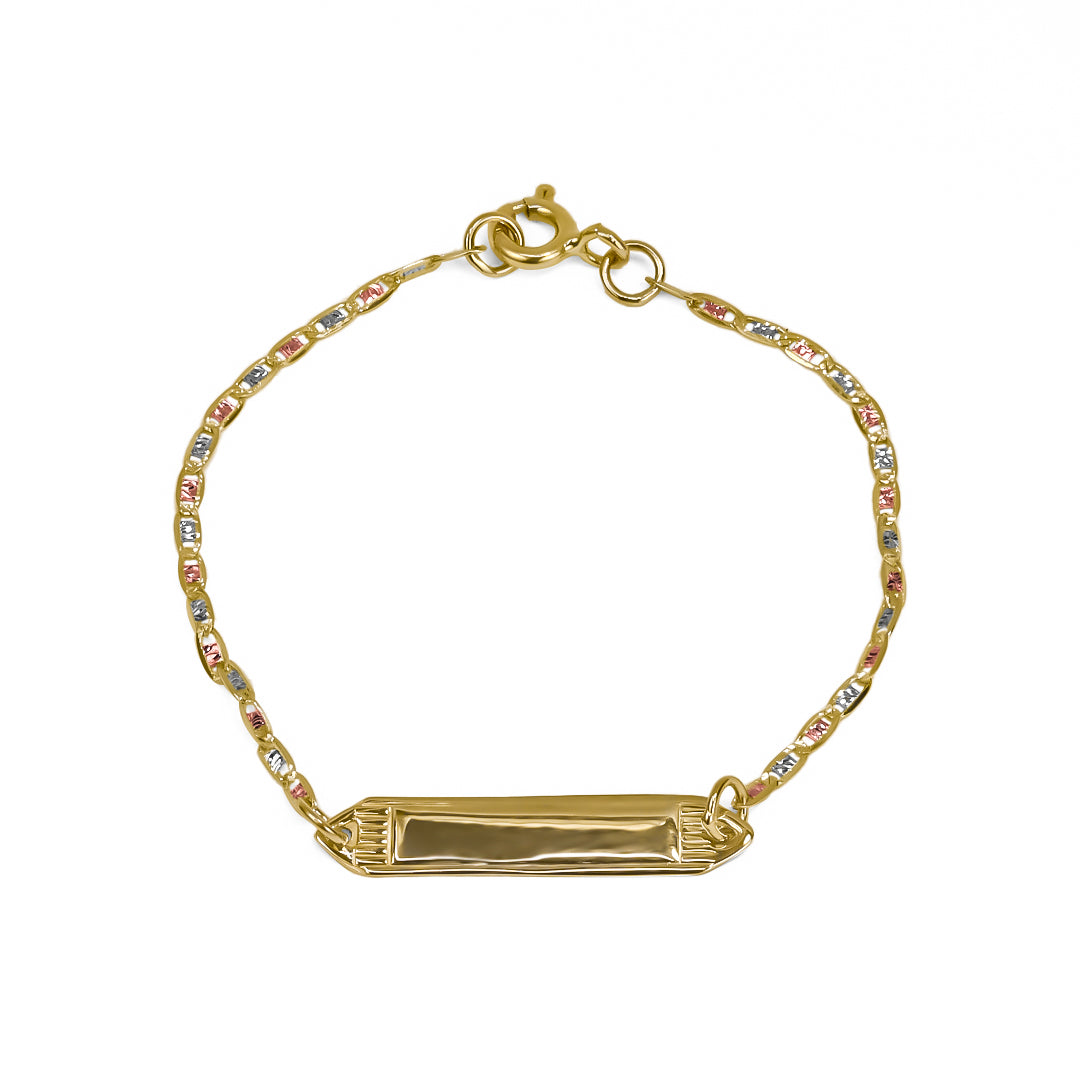 Descubre la elegancia atemporal de nuestra Pulsera Escalera 3 Oros - Square. Confeccionada en oro 18K y diseñada por Joyería Caracas, esta pulsera es una verdadera declaración de estilo y calidad. Además, cuenta con una garantía para toda la vida, asegurando su valor para siempre. Disponible exclusivamente para los más sofisticados.