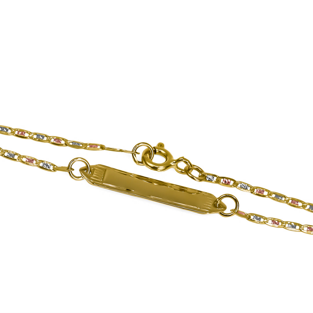 Descubre la elegancia atemporal de nuestra Pulsera Escalera 3 Oros - Square. Confeccionada en oro 18K y diseñada por Joyería Caracas, esta pulsera es una verdadera declaración de estilo y calidad. Además, cuenta con una garantía para toda la vida, asegurando su valor para siempre. Disponible exclusivamente para los más sofisticados.