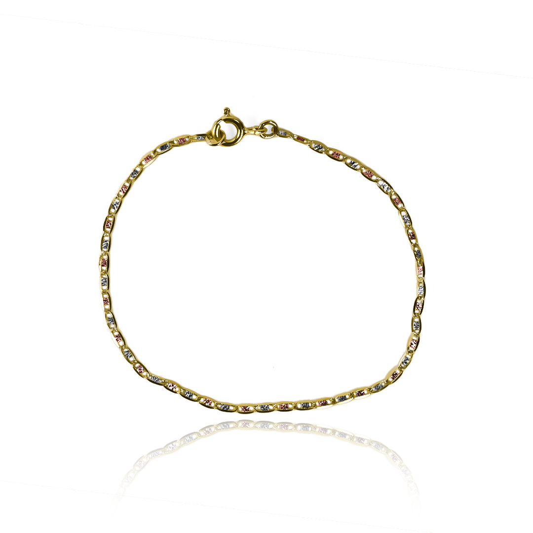 Disfruta de la elegancia y el lujo con nuestra Pulsera Escalera 3 oros de oro 18K, creada por Joyería Caracas. Con una garantía para toda la vida, esta pulsera es una inversión en estilo y calidad. Eleva tu look con este accesorio exclusivo que nunca pasará de moda.