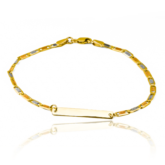 Haz una declaración audaz con nuestra Pulsera Escalera Plana 3 oros L de oro 18K de la prestigiosa Joyería Caracas. La elegancia atemporal y la garantía de por vida te harán sentir exclusiva y única. Luce esta pieza lujosa que refleja tu estilo sofisticado y atrevido.