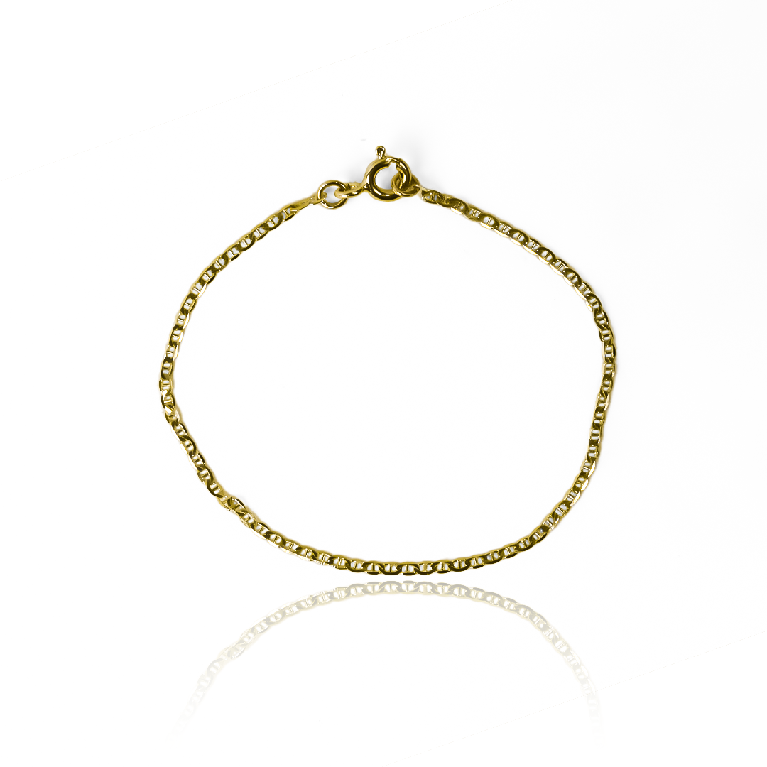 Exclusivo y elegante, la Pulsera Escalera brillante es una verdadera joya de la joyería Caracas. Hecha de Oro 18K, esta pulsera garantiza un brillo y calidad duraderos. Con nuestra garantía de por vida, esta pulsera es una inversión que perdurará en el tiempo. Eleva tu estilo con esta pieza única y lujosa.