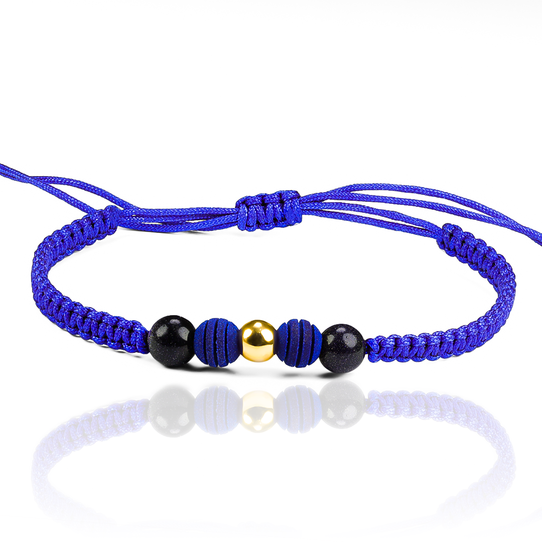 Pulsera Esfera lisa #5 es una elegante pulsera de oro de 18K de Joyería Caracas. Con su encanto atemporal y garantía de por vida, esta pieza es una adición impresionante a su colección de joyas de lujo. Disfrute de su belleza duradera y exclusividad en cualquier ocasión.