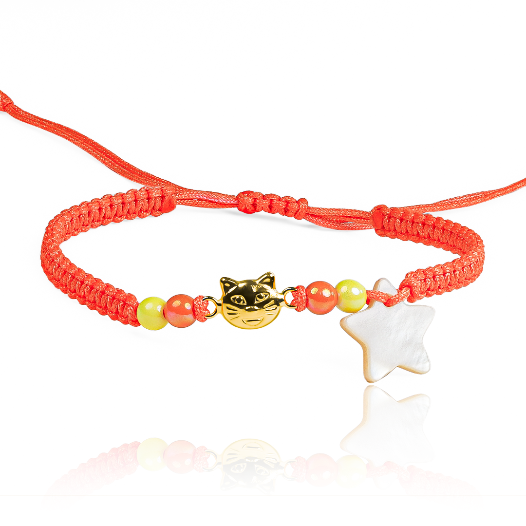 Con Pulsera Gatico, obtén una pieza única de joyería en oro 18K de la prestigiosa marca Joyería Caracas. Esta pulsera no solo te brindará estilo y elegancia, sino que también viene con una garantía para toda la vida. Haz que tus manos luzcan exclusivas con este accesorio que transformará tu look.