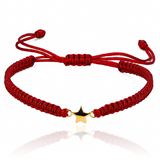 Esta exquisita pulsera de la Joyería Caracas presenta una hermosa estrella pequeña en oro 18K, simbolizando elegancia y perfección. Con garantía de por vida, es una joya única y duradera, ideal para cualquier ocasión especial. Haz una declaración de estilo y sofisticación con la Pulsera Small Star JC.