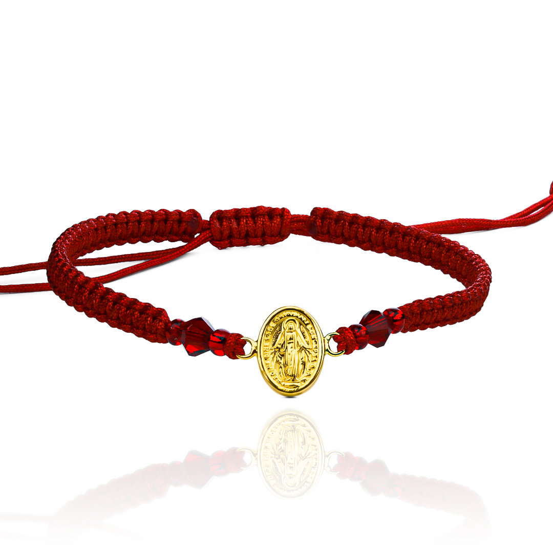 Descubre la belleza y la protección de nuestra Pulsera Milagrosa L. Confeccionada en oro 18K por los artesanos de Joyería Caracas, esta pulsera es una garantía de elegancia y durabilidad para toda la vida. Protege tu estilo y tu suerte con esta joya única.