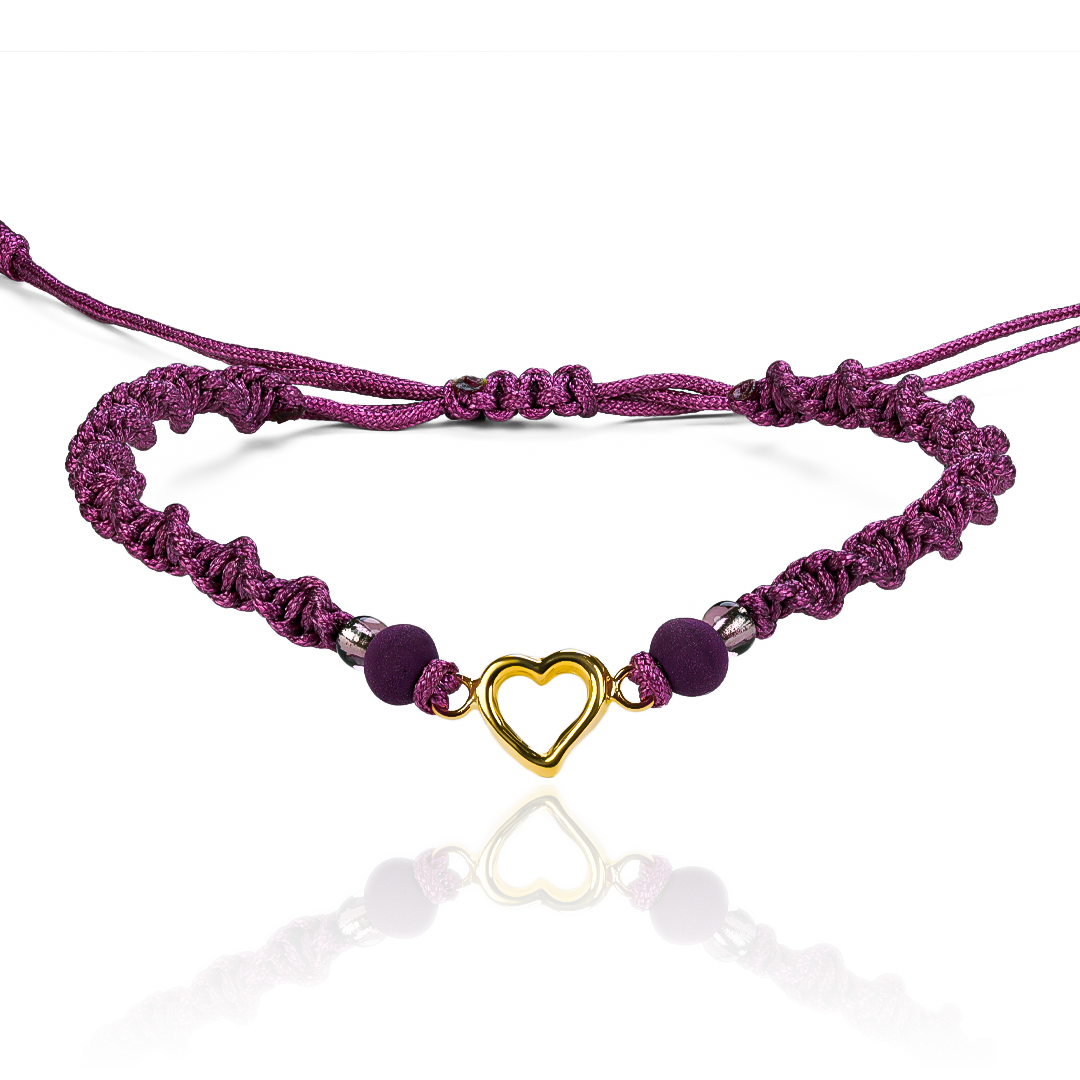 Disfruta del lujo exclusivo de la Pulsera Mini Corazón JT, elaborada en oro 18K por Joyería Caracas. Con su mini corazón, esta pulsera refleja el amor y la belleza en cada uno de tus movimientos. Además, cuenta con garantía para toda la vida, para que puedas disfrutarla por siempre.