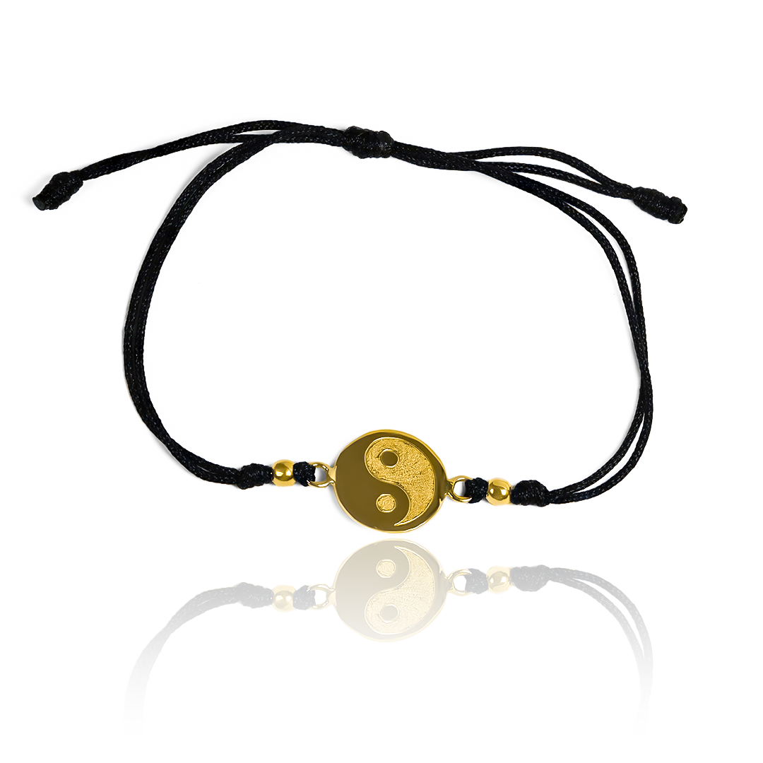 Experimenta el equilibrio y la armonía con nuestra Pulsera Yin y yang. Hecha de Oro 18K por los maestros en Joyería Caracas, esta pulsera es una pieza única y exclusiva. Con una garantía para toda la vida, es la perfecta combinación de estilo y calidad. Eleva tu estilo con esta pieza de arte en tu muñeca.