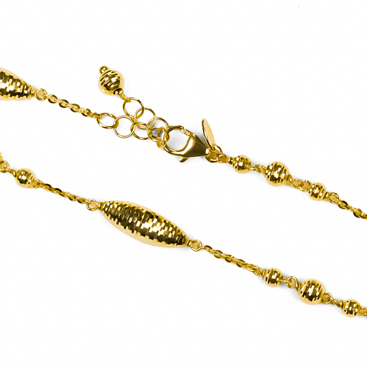 La pulsera Capullo I de Joyería Caracas es una verdadera obra de arte en oro 18K. Con un diseño elegante y exclusivo, esta pulsera te acompañará de por vida y será el complemento perfecto para cualquier ocasión. Garantizada para toda la vida, ¡una inversión que vale la pena!