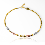 Exclusividad y elegancia se unen en nuestra pulsera guaya capullo 3 oros I. Confeccionada en oro 18K por Joyería Caracas y con garantía de por vida, es el accesorio perfecto para destacar en cualquier ocasión. Haz que tus manos brillen con esta pulsera única y sofisticada.