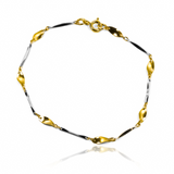 Vista la elegancia de nuestra pulsera hojas bicolor I, elaborada en oro 18K por Joyería Caracas. Con garantía para toda la vida, esta pulsera es una muestra de lujo y calidad. Adorna tu muñeca con las hojas de esta pieza única y exclusiva.