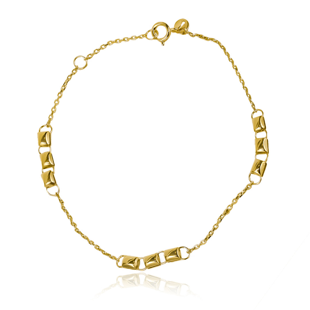 Disfrute de la elegancia y exclusividad de nuestra Pulsera trisquare glove, hecha con Oro 18K de la prestigiosa Joyería Caracas. Con garantía de por vida, esta pulsera se convertirá en una pieza atemporal y duradera en su colección de joyas.