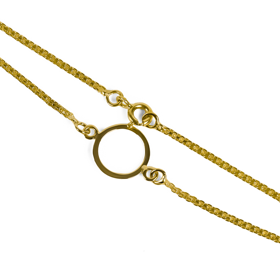 Descubre la belleza y la elegancia de la Pulsera Bismarck - Aro sin fin en oro 18K. Con el sello de calidad de Joyería Caracas y garantía de por vida, esta pulsera es un accesorio de lujo para toda la vida. Atemporal y exclusiva, es el complemento perfecto para un estilo sofisticado.