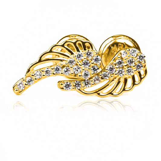 Disfruta la elegancia y exclusividad con nuestros Topitos Alas caladas cristal de Oro18K. Una obra de arte de Joyería Caracas con la garantía de calidad para toda la vida. Haz una declaración de lujo y sofisticación con cada detalle.