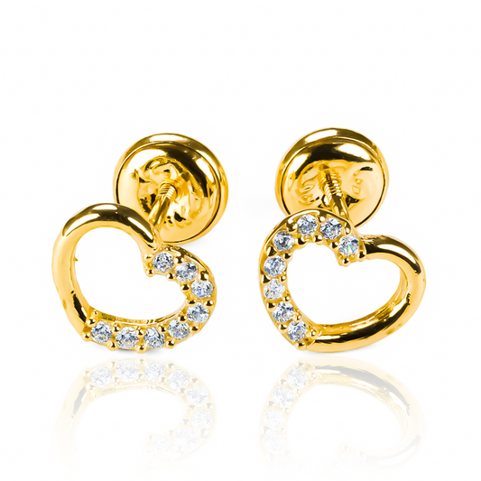 Un toque de elegancia y exclusividad con los Topitos Corazón mitad cristal. Hechos con oro 18K y garantía de por vida por Joyería Caracas. Llévate una pieza de arte para toda la vida.