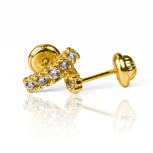 Déjate encantar por la elegancia y sofisticación de nuestro Topitos Cristal Stick. Hecho con oro 18K y respaldado por Joyería Caracas, esta pieza exclusiva viene con garantía para toda la vida. Eleva tu estilo con un toque de lujo eterno.