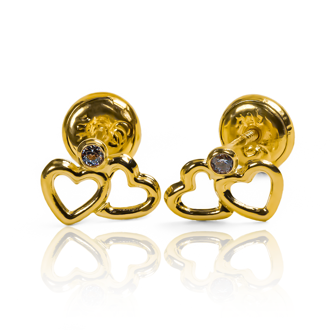 Sumérgete en el lujo y la elegancia con nuestros Topitos Doble corazón cristal, hechos con oro 18K y garantizados para toda la vida. Un regalo excepcional de Joyería Caracas que perdurará en el tiempo como un verdadero tesoro. Expresa tu amor eterno con cada detalle de estos topitos de corazón doble.