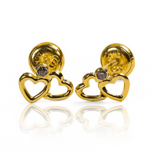 Sumérgete en el lujo y la elegancia con nuestros Topitos Doble corazón cristal, hechos con oro 18K y garantizados para toda la vida. Un regalo excepcional de Joyería Caracas que perdurará en el tiempo como un verdadero tesoro. Expresa tu amor eterno con cada detalle de estos topitos de corazón doble.