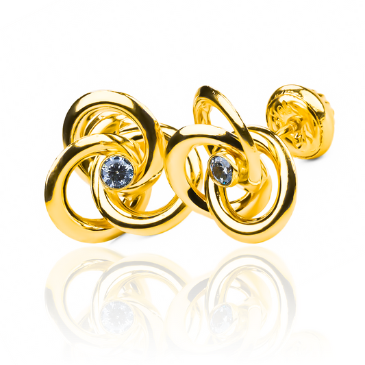 Eleve tu estilo con los Topitos Espiral centro cristal XL. Están hechos de Oro 18K de la prestigiosa Joyería Caracas. Con garantía de por vida, tu elegancia será eterna.