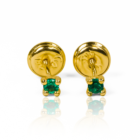 Bienvenido a la exclusiva joyería Caracas, donde la elegancia y el lujo se unen en cada pieza. Presentamos nuestro Topitos Gema #2.25 mm Esmeralda, hecho de oro 18K y con una garantía para toda la vida. Disfrute de la sofisticación de esta joya para siempre.