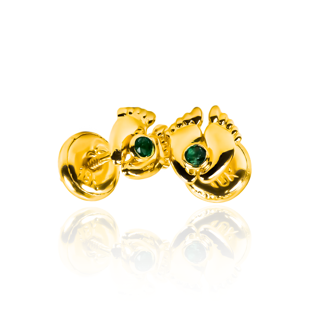 Exude elegancia con los Topitos Pies descalzos piedra S green. Adornados con oro 18K, estas joyas de Joyería Caracas aseguran estilo y calidad. Con garantía para toda la vida, completa tu look con un toque de lujo y sofisticación.