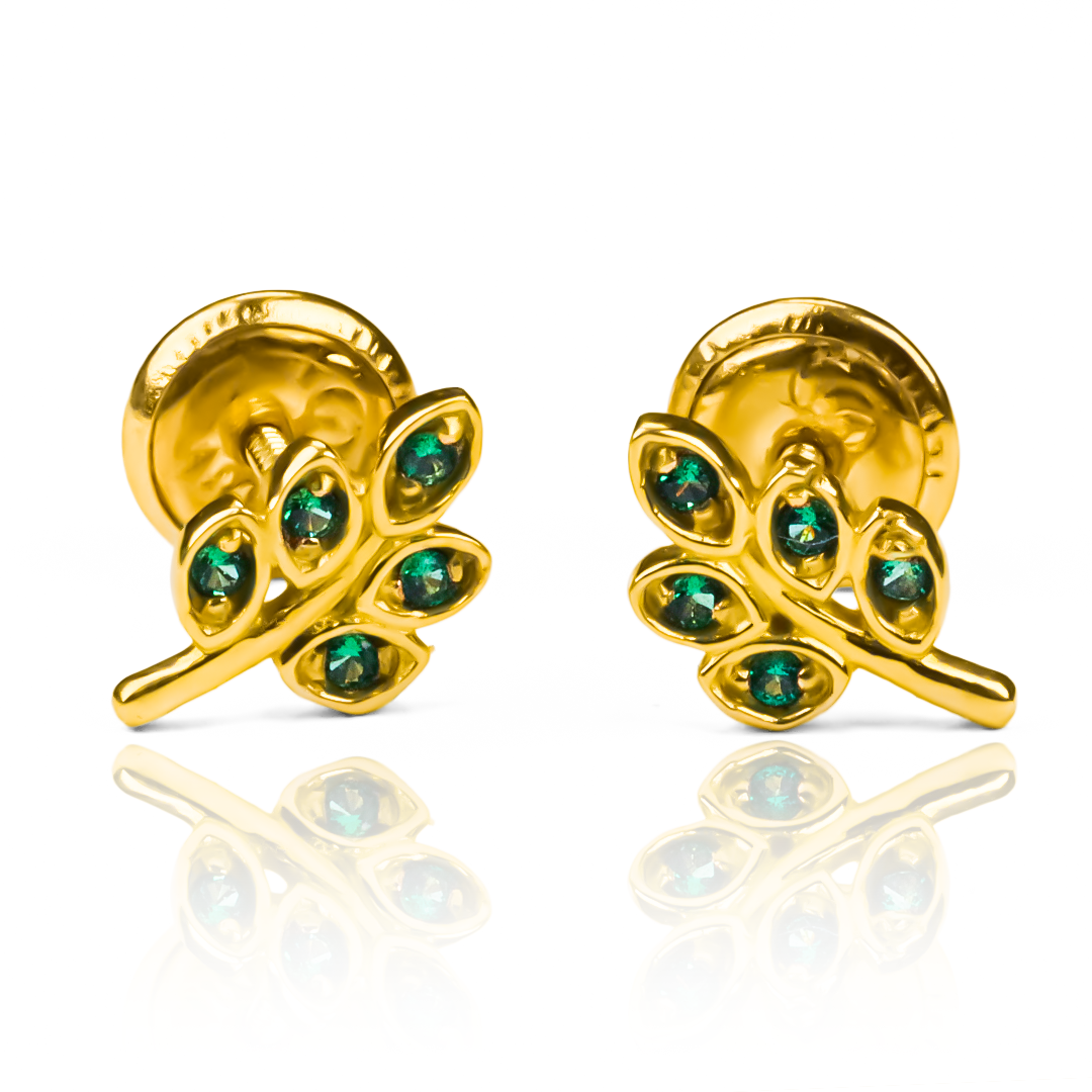 Descubra la elegancia y exclusividad de Topitos Racimo verde. Con su diseño en oro 18K, esta joyería de Caracas se asegura de ofrecer una garantía para toda la vida. Disfrute de un estilo sofisticado y distinguido con este producto único.