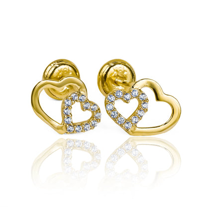 Luce elegante y exclusiva con los Topitos double hearts crystals. Hechos con oro de 18K y con la garantía de toda la vida de Joyería Caracas. Añade un toque sofisticado y duradero a tu estilo.