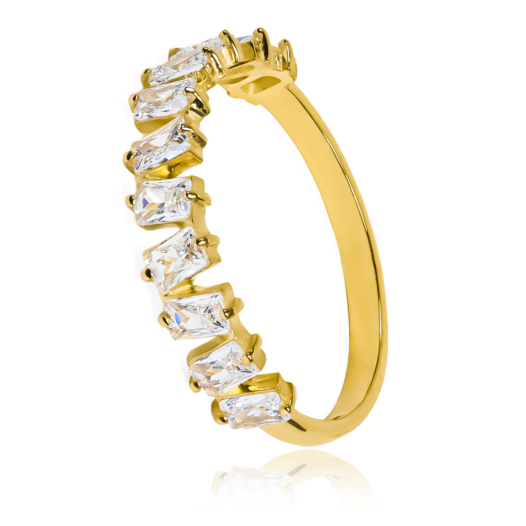 Anillo asymmetrical baguette. Creado con oro 18k y joyería caracas, este anillo es una pieza atemporal con garantía para toda la vida.