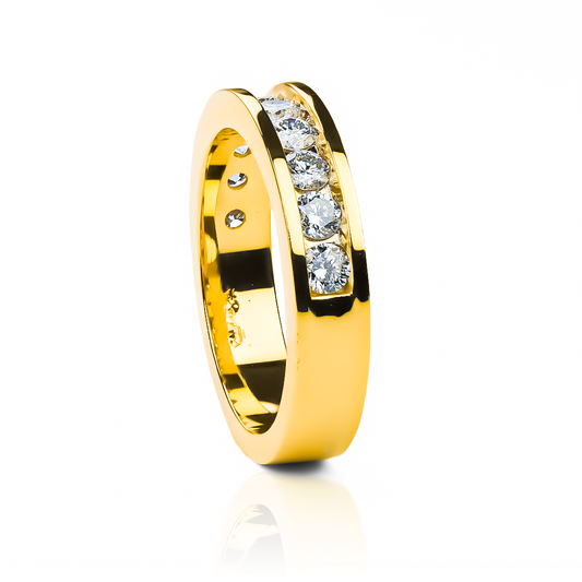 anillo carré diamantes JC de joyería Caracas es una verdadera joya de oro 18k, con un diseño elegante y exclusivo. Los diamantes brillantes en forma de carré hacen de este anillo una pieza única y lujosa. Además, cuenta con una garantía para toda la vida