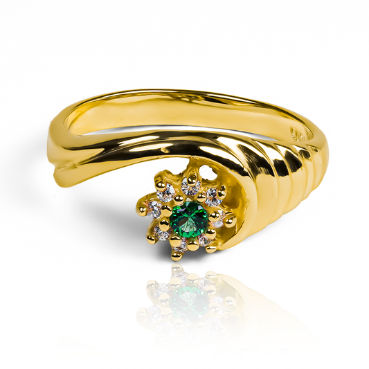 La joyería caracas y el oro 18k se unen en este elegante anillo con forma de concha de ponqué. Con su garantía para toda la vida