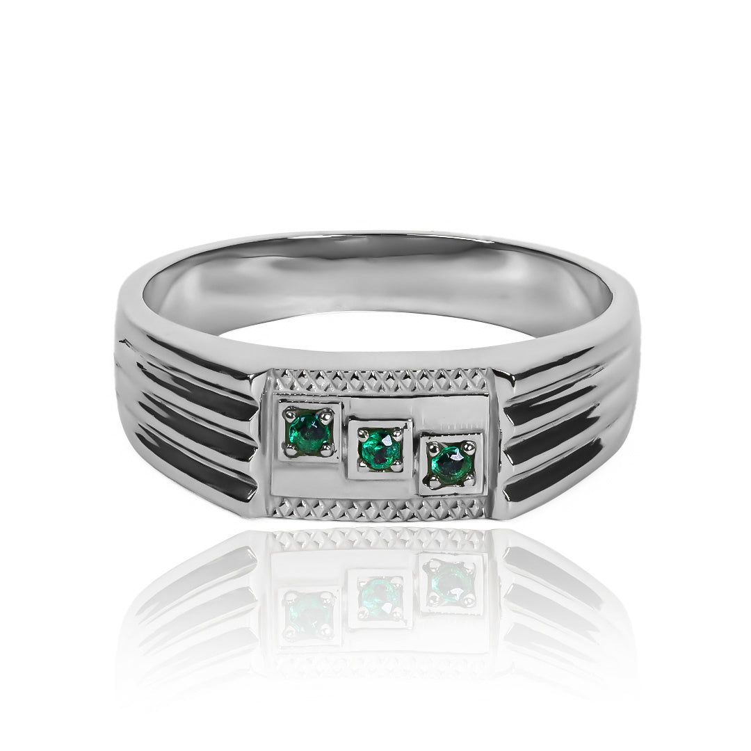 Descubre la elegancia y exclusividad del anillo diagonal emerald de Joyería Caracas. Con su diseño único, realizado en oro 18k, y la garantía de por vida que ofrece, este anillo es perfecto para añadir un toque de lujo a cualquier atuendo.