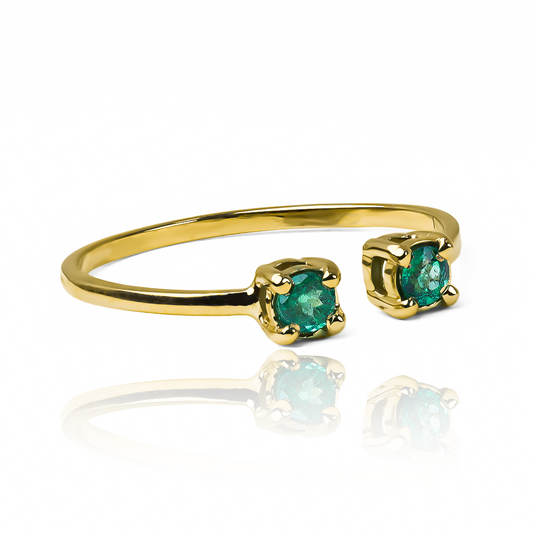  nuestro anillo emerald duo. Hecho con joyeria caracas de oro 18k, este anillo es una verdadera joya para toda la vida con garantía garantizada. 