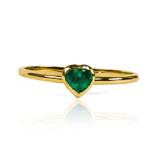 anillo de compromiso excepcionalmente elegante, adornado con un corazón de esmeralda. Hecho en oro de 18 quilates de la prestigiosa joyería Caracas. Incluye certificado de calidad y garantía de por vida. 