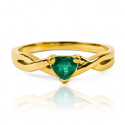 Anillo de compromiso emerald heart. Fabricado en Joyería Caracas con oro 18k de la más alta calidad, cuenta con certificado y garantía de por vida.