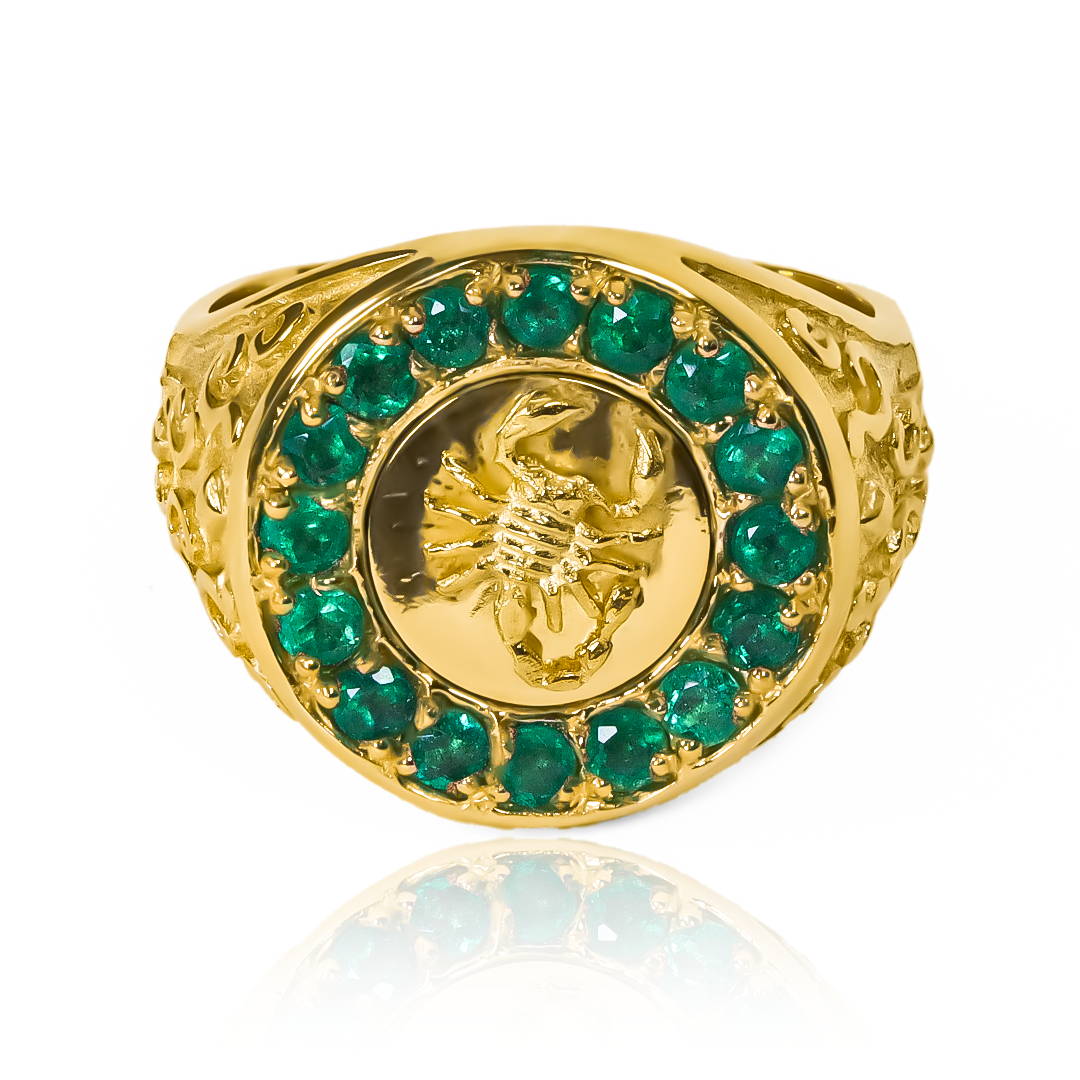 Disfrute de la elegancia y exclusividad con el anillo Emerald Scorpion de Joyería Caracas. Hecho de oro 18k, este anillo es una verdadera joya que aportará un toque de sofisticación a su look. Además, contará con una garantía de por vida que asegura su calidad y durabilidad.