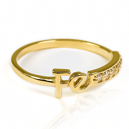 Anillo fe S, una joya de oro 18k diseñada por Joyería Caracas. Con su elegante diseño y garantía para toda la vida.