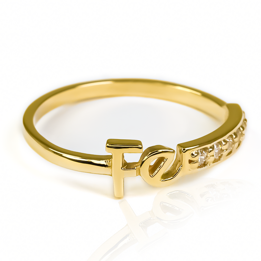 anillo fe S, una joya de oro 18k diseñada por joyería Caracas. Con su elegante diseño y garantía para toda la vida